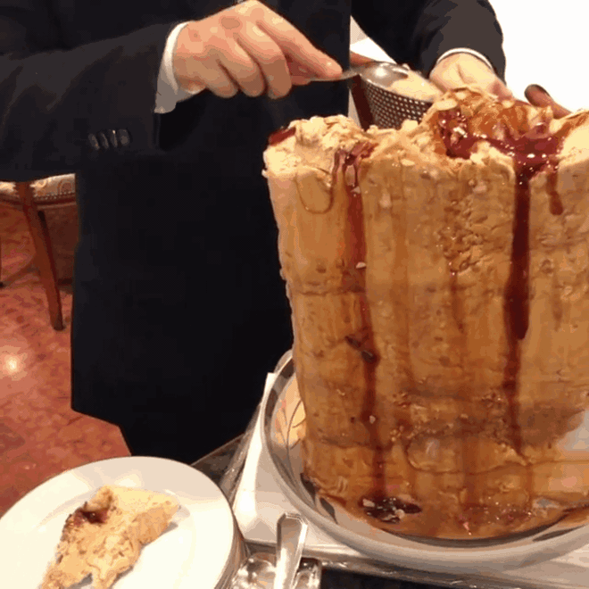 Nhà hàng ở Pháp chơi trội khi phục vụ cả khối kem khổng lồ để thực khách tráng miệng - Ảnh 5.