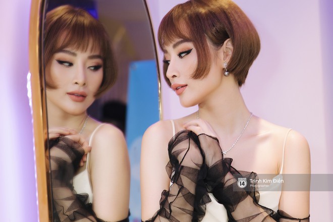 Angela Phương Trinh lạ lẫm với mái tóc ngắn cá tính, diện trang sức 1 tỷ 7 đọ sắc cùng Hoa hậu Hương Giang tại sự kiện - Ảnh 3.