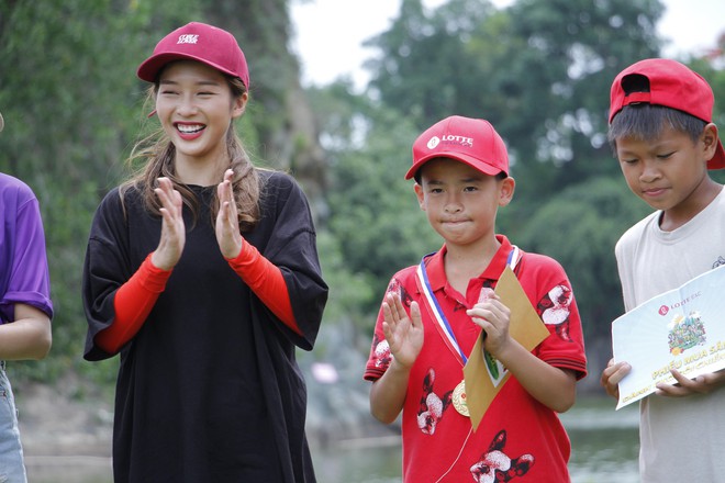 Cầu thủ nh&iacute;: Đ&acirc;y l&agrave; biểu cảm của Khả Ng&acirc;n khi MC Ph&iacute; Linh l&agrave;m ch&aacute;y c&aacute; l&uacute;c thi nấu ăn! - Ảnh 10.