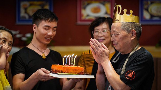 Ai mà ngờ chiếc bánh sinh nhật khiến nhiều người khóc ròng khi thưởng thức lại đang là mốt ở Trung Quốc  - Ảnh 2.