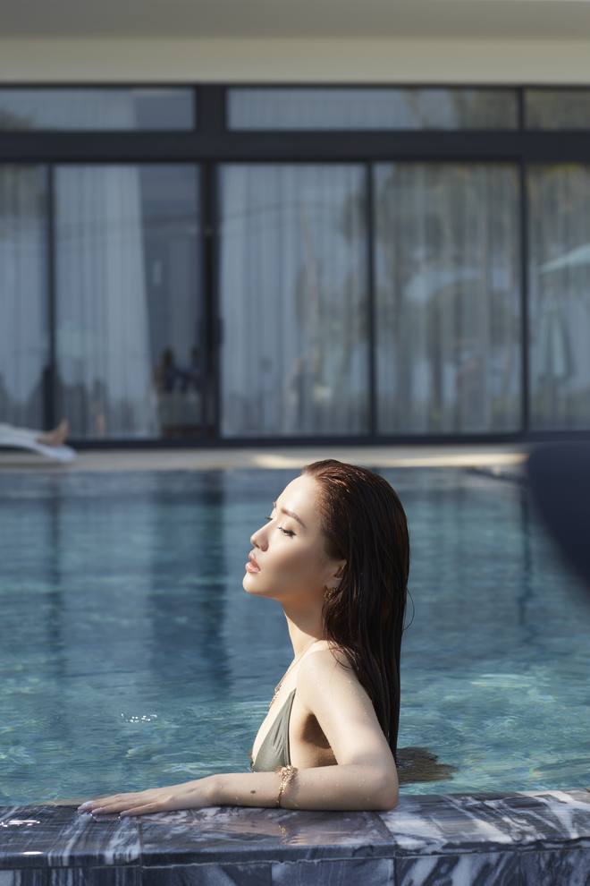 HOT: B&iacute;ch Phương lột x&aacute;c t&aacute;o bạo, khoe ba v&ograve;ng cực chuẩn trong MV gợi cảm nhất từ trước tới nay - Ảnh 7.
