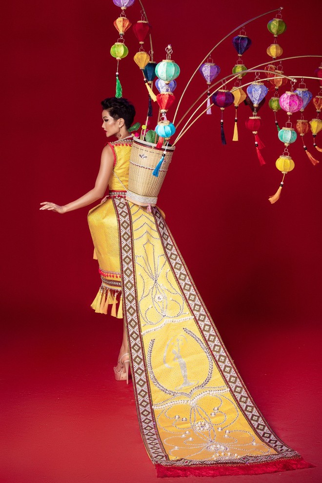 Chiêm ngưỡng 6 bộ quốc phục độc đáo khiến HHen Niê phân vân chọn lựa để mang đi chinh chiến Miss Universe 2018 - Ảnh 9.