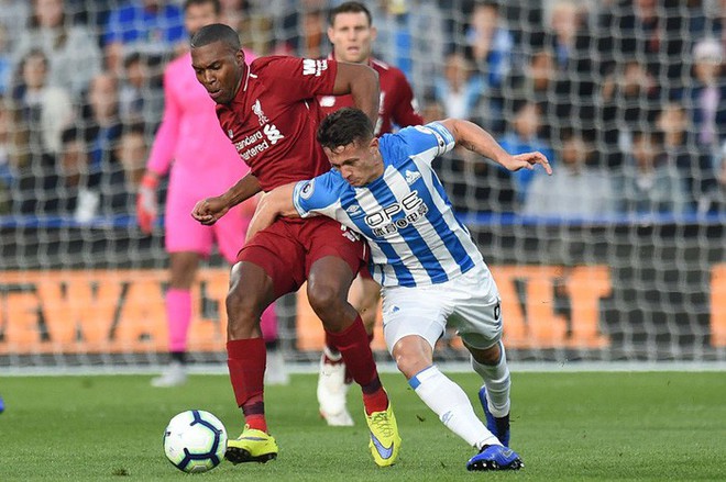 Vua Ai Cập Mo Salah tỏa s&aacute;ng trong ng&agrave;y Liverpool nhọc nhằn vượt ải Huddersfield - Ảnh 1.