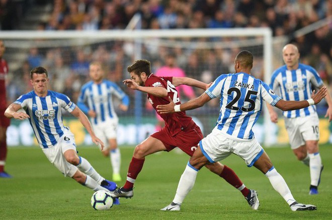 Vua Ai Cập Mo Salah tỏa s&aacute;ng trong ng&agrave;y Liverpool nhọc nhằn vượt ải Huddersfield - Ảnh 2.