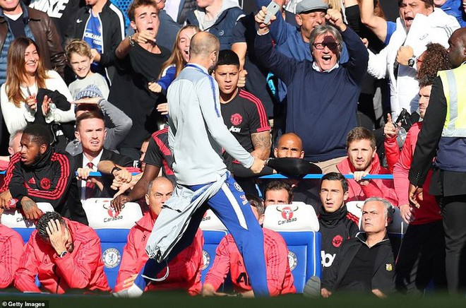 Jose Mourinho: Kẻ ăn m&agrave;y dĩ v&atilde;ng v&agrave; người t&igrave;nh cũ bội phản - Ảnh 2.