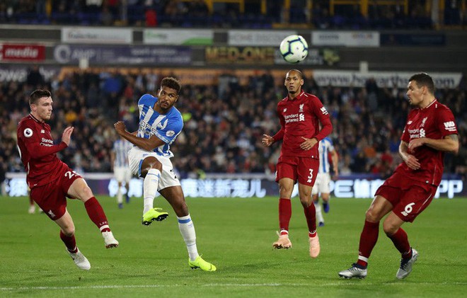 Vua Ai Cập Mo Salah tỏa s&aacute;ng trong ng&agrave;y Liverpool nhọc nhằn vượt ải Huddersfield - Ảnh 8.
