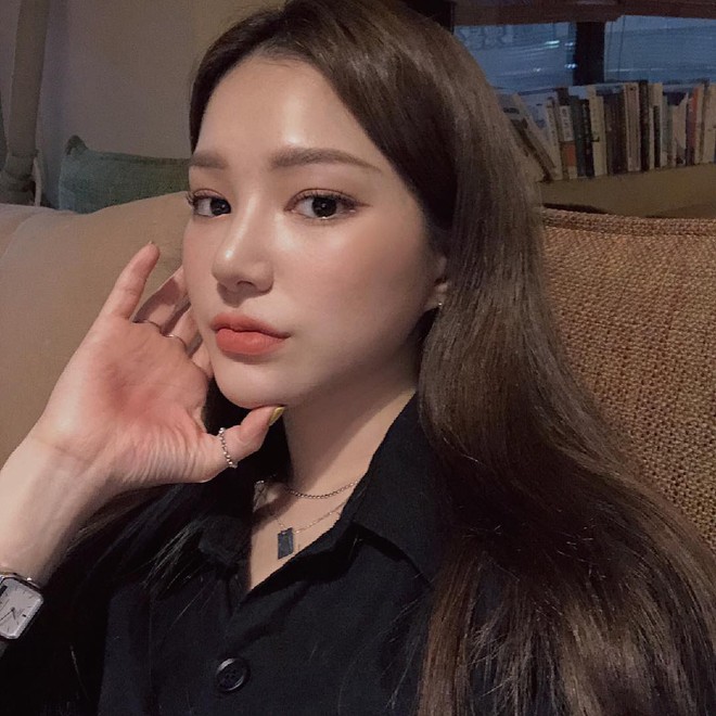 Đ&atilde; xinh sẵn nhưng c&aacute;c hot girl mạng x&atilde; hội c&ograve;n &aacute;p dụng 5 tuyệt chi&ecirc;u makeup n&agrave;y n&ecirc;n nhan sắc c&agrave;ng l&ecirc;n hương - Ảnh 2.