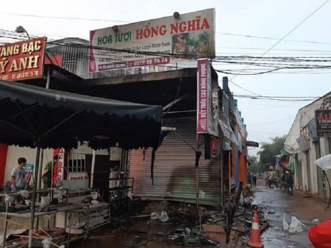 Vụ 2 người chết cháy ở Đắk Lắk: Tiếng khóc thét, cầu cứu thảm thiết bên trong ngôi nhà cửa cuốn đóng chặt - Ảnh 3.