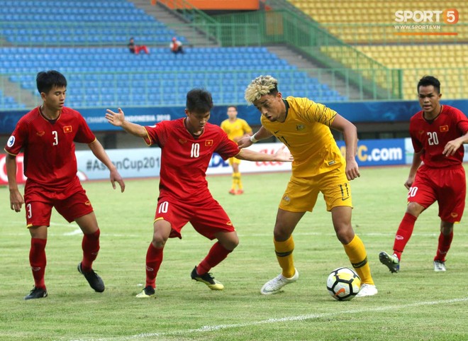 Cầu thủ U19 Việt Nam cúi đầu sau trận thua U19 Australia, chính thức bị loại khỏi giải U19 châu Á 2018 - Ảnh 3.