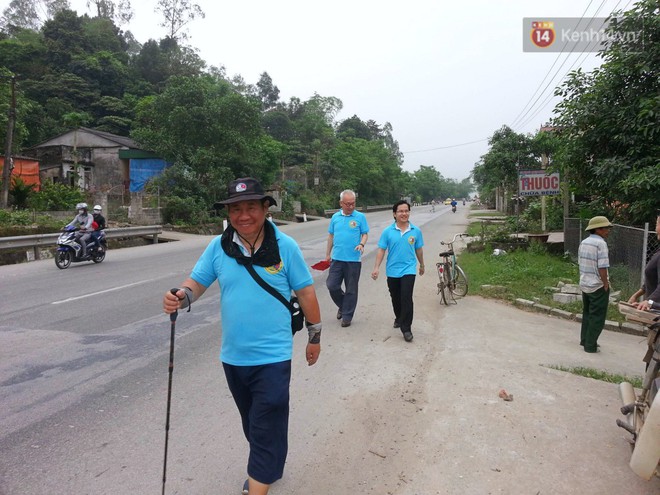 Chuyện b&aacute;c Ha H&agrave;n Quốc đi bộ 3.000km khắp Việt Nam để đem niềm vui cho trẻ em kh&oacute; khăn - Ảnh 3.