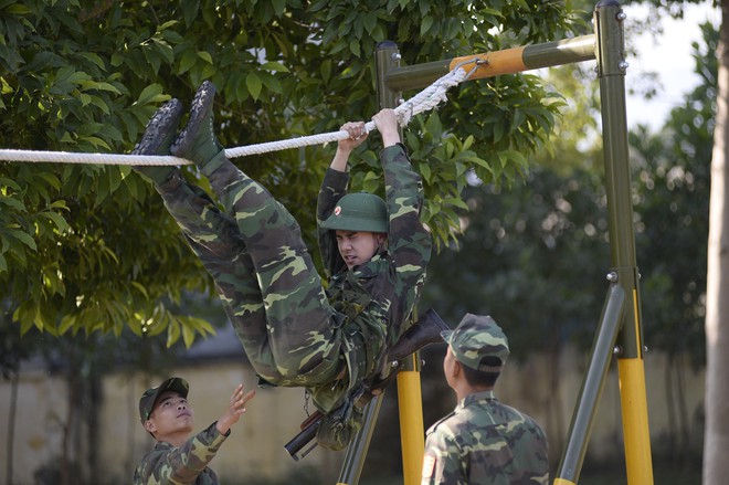 Sao nhập ngũ: Ưng Đại Vệ liên tục góp muối với loạt tình huống bi hài trên sân tập - Ảnh 5.