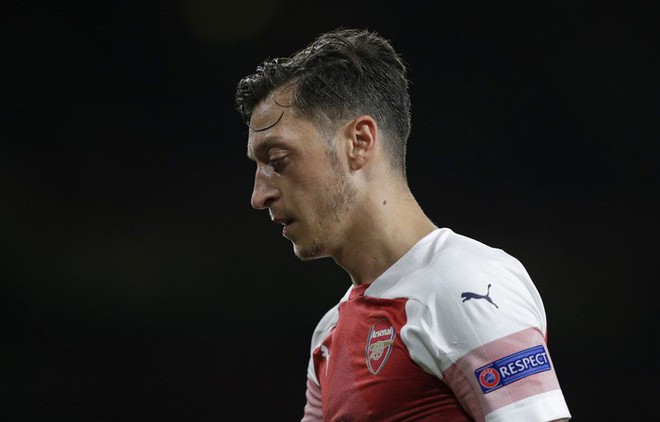 Tự truyện Mesut Oezil (chương 3): Hệ lụy ban đầu của sự nổi tiếng - Những siêu cò phét lác và hám tiền - Ảnh 3.