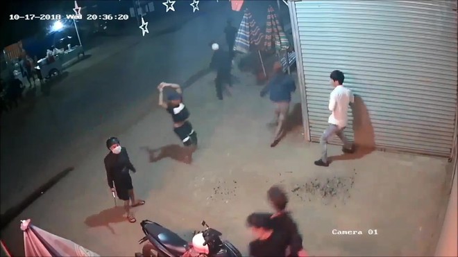 Lâm Đồng: Hai nhóm thanh niên hỗn chiến kinh hoàng, nhiều người bị thương nặng - Ảnh 1.