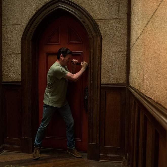 Thách bạn ngủ ngon với 12 cảnh rùng rợn nhất từ The Haunting of Hill House - cực phẩm kinh dị nhà Netflix (Phần cuối) - Ảnh 9.