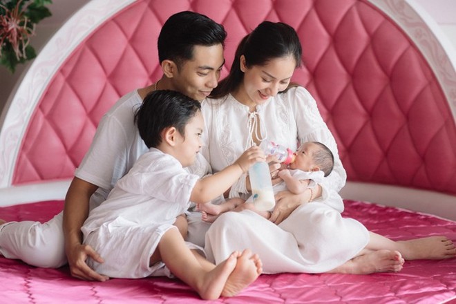 Phan Hiển khiến dân tình thích thú khi khoe ảnh bé Kubi và Anna giống nhau như hai giọt nước - Ảnh 2.