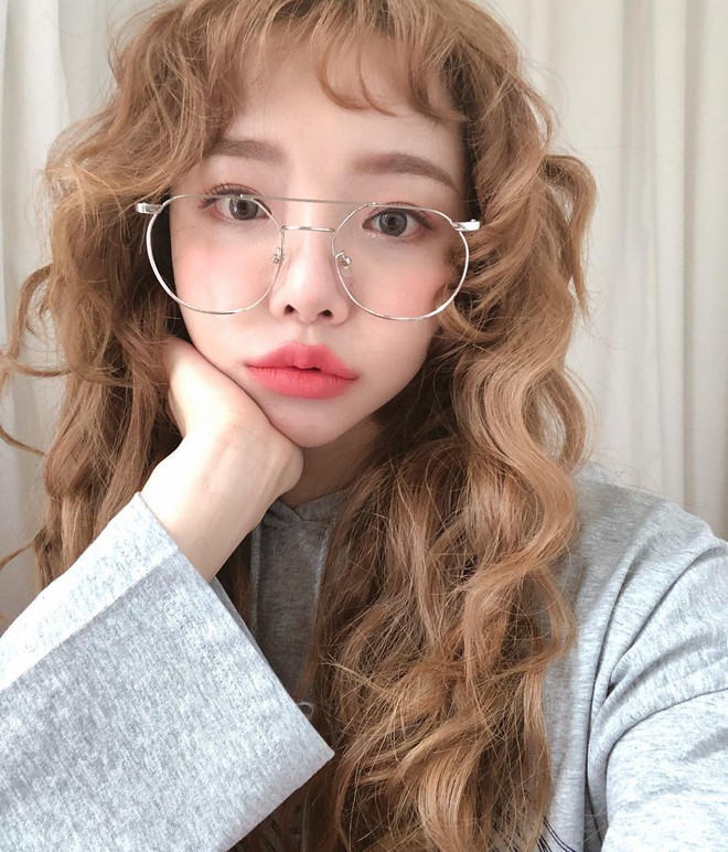 5 th&oacute;i quen xấu khiến m&aacute;i t&oacute;c nhanh g&atilde;y rụng m&agrave; con g&aacute;i chẳng hề hay biết - Ảnh 5.