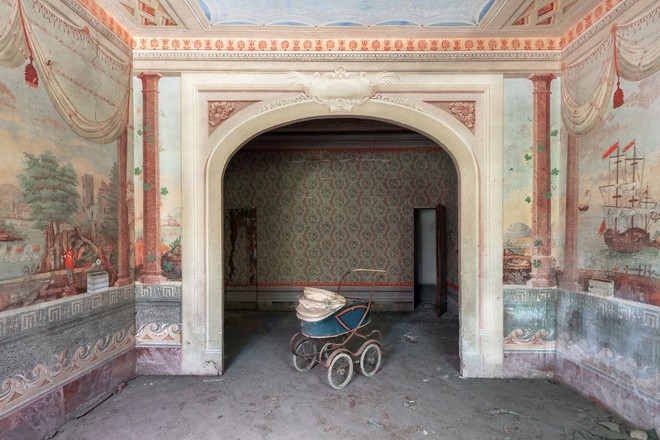 Chùm ảnh: Vẻ đẹp dị thường của những ngôi nhà bỏ hoang ở Ý - Ảnh 8.