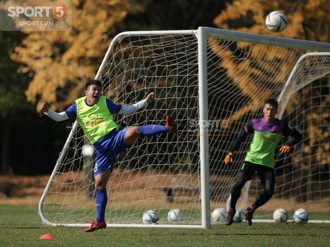 AFF CUP 2018: Văn Toàn ngã dúi dụi vì chạy quá nhanh  - Ảnh 3.