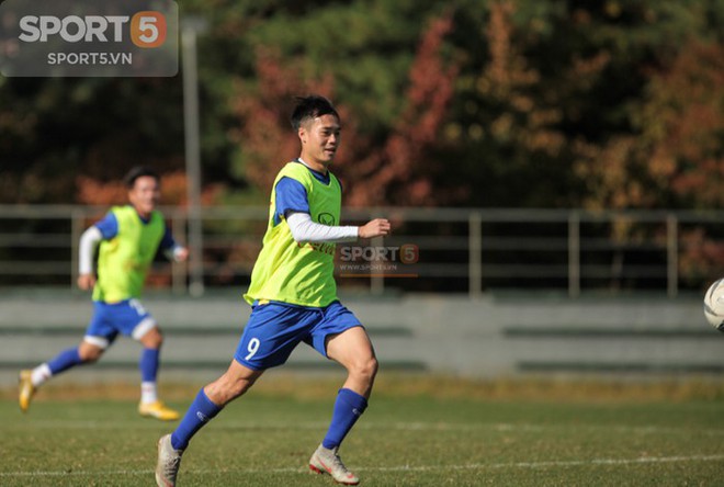 AFF CUP 2018: Văn Toàn ngã dúi dụi vì chạy quá nhanh  - Ảnh 6.