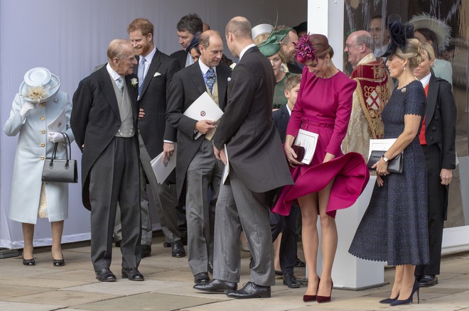 Même si elle est si délicate, la princesse Kate a également été confrontée à plusieurs reprises à des vents violents, provoquant presque un scandale révélateur - Photo 9.