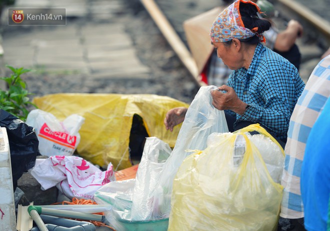 Hà Nội: Xóm đường tàu đẹp không kém làng cổ Thập Phần, Đài Loan - Ảnh 10.