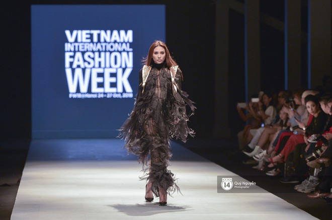 Võ Hoàng Yến mở màn VIFW xuất sắc, Lan Khuê làm vedette trong show Lâm Gia Khang - Ảnh 1.