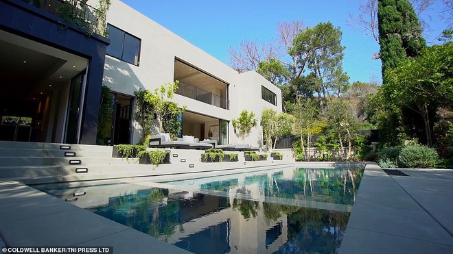 Kylie Jenner mua thêm biệt thự to như cung điện giá 315 tỷ, nhưng đây chỉ là một phần nhỏ trong gia tài của cô! - Ảnh 1.