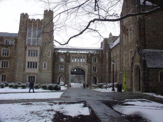 Đã mắt ngắm ngôi trường Đại học đẹp như lâu đài cổ tích dưới trời tuyết trắng xóa - Ảnh 17.
