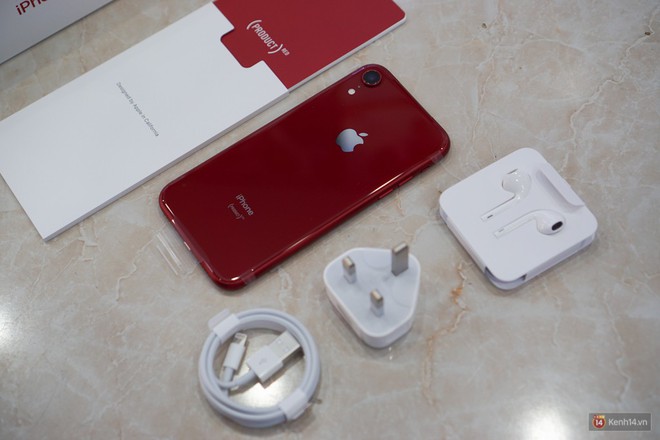 May mà iPhone XR chạy iOS và mang logo Táo, chứ chạy Android thì 24 triệu ai mua hả giời? - Ảnh 1.