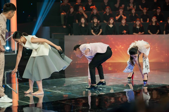 Hậu sinh khả &uacute;y, con g&aacute;i L&ecirc; Giang th&aacute;o guốc, quậy tưng s&acirc;n khấu Đấu trường &acirc;m nhạc - Ảnh 5.