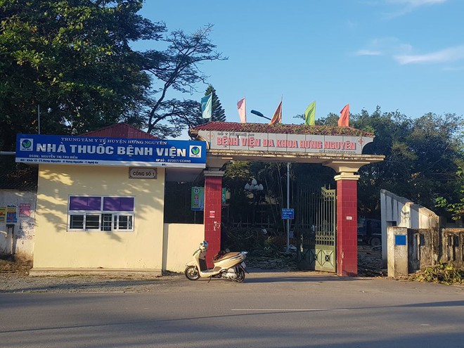Trưởng phòng hành chính trần tình hành động ném ghế vào trưởng phòng điều dưỡng ở Nghệ An - Ảnh 1.
