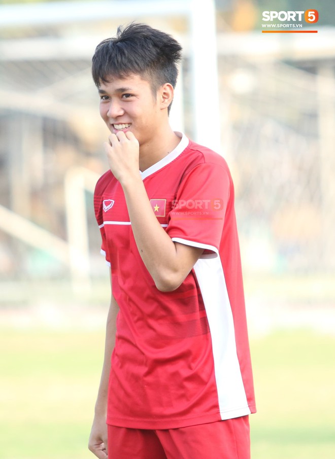 Thêm một Hot boy U19 với nụ cười ngọt ngào, được ví là hậu duệ của Văn Toàn - Ảnh 2.