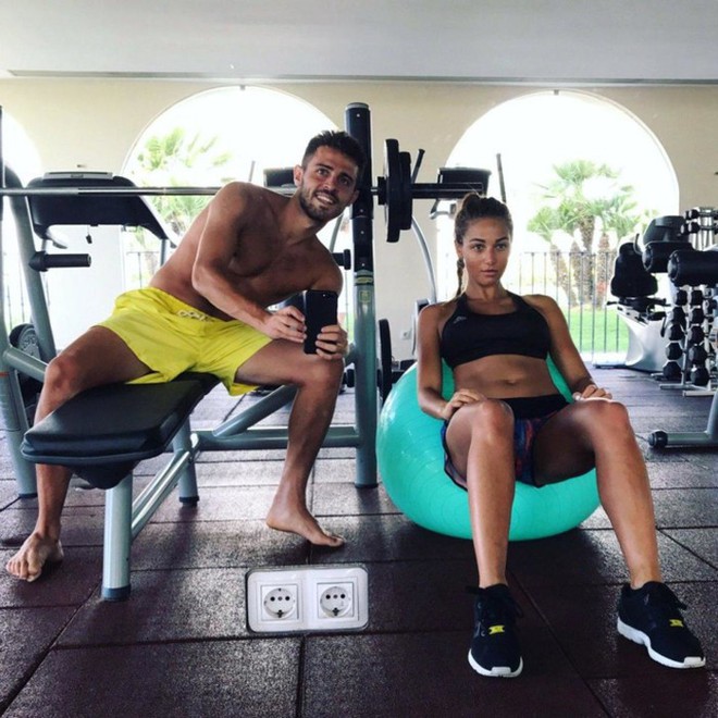 Bạn g&aacute;i Bernardo Silva: Thi&ecirc;n thần lai với v&ograve;ng 1 hấp dẫn, n&oacute;i 6 thứ tiếng, b&aacute;n cả ốp điện thoại d&ugrave; người y&ecirc;u kiếm 120.000 bảng/tuần - Ảnh 15.