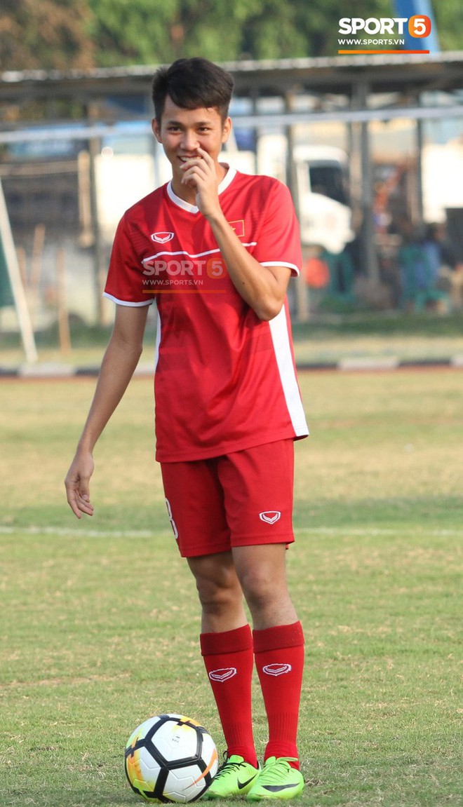 Thêm một Hot boy U19 với nụ cười ngọt ngào, được ví là hậu duệ của Văn Toàn - Ảnh 3.