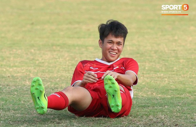 Thêm một Hot boy U19 với nụ cười ngọt ngào, được ví là hậu duệ của Văn Toàn - Ảnh 4.