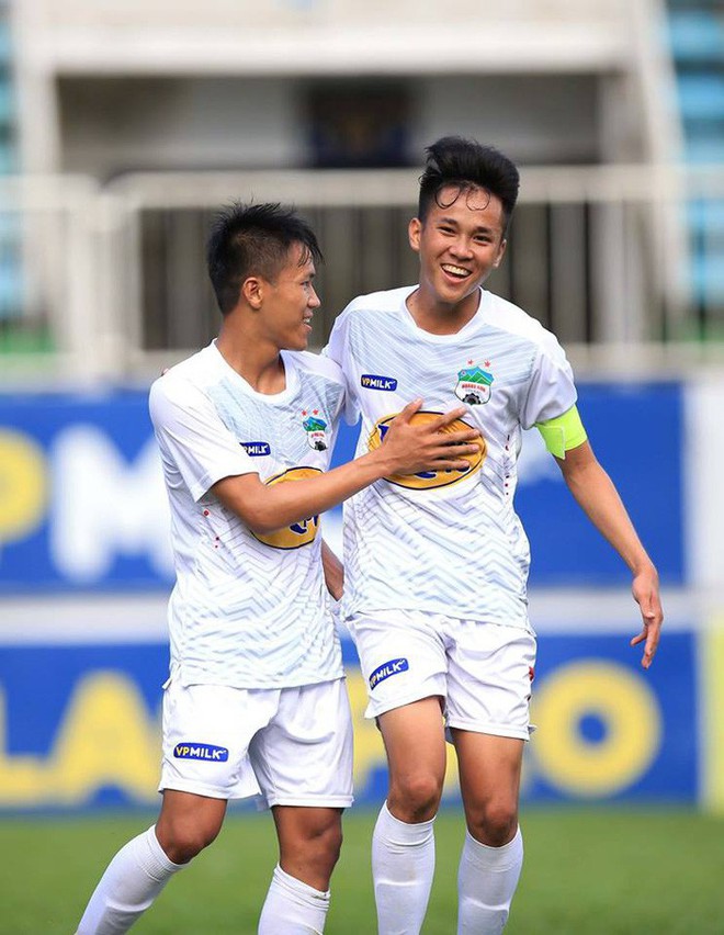 Thêm một Hot boy U19 với nụ cười ngọt ngào, được ví là hậu duệ của Văn Toàn - Ảnh 5.