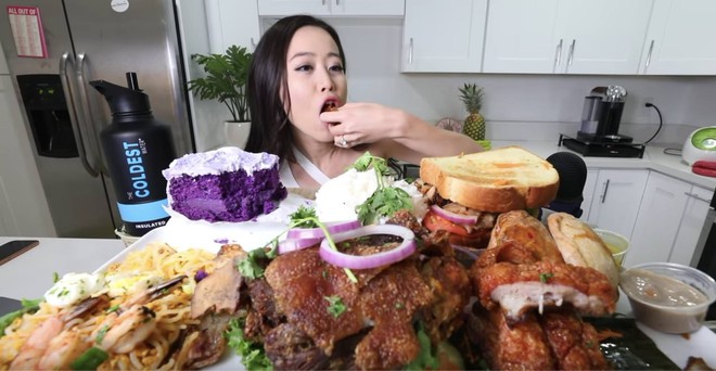 Sợ toàn dân béo phì, Hàn Quốc hạn chế trào lưu ăn thủng nồi trôi rế Mukbang của thanh thiếu niên trên MXH - Ảnh 1.