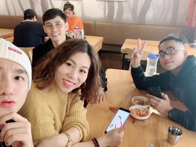 Lâu rồi mới sử dụng lại Facebook cá nhân, Sơn Tùng đăng liền loạt ảnh hạnh phúc bên gia đình trong chuyến du lịch Hàn Quốc  - Ảnh 3.