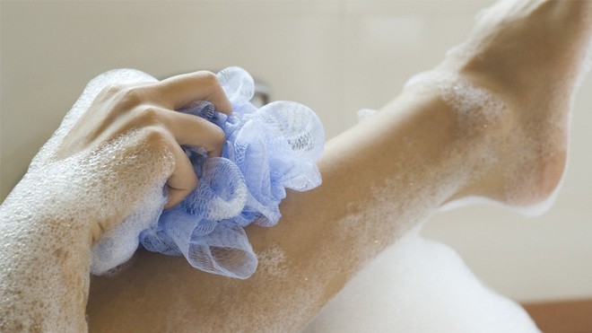 5 thói quen sai lầm khi tắm khiến làn da ngày càng khô xỉn, kém mịn màng - Ảnh 5.