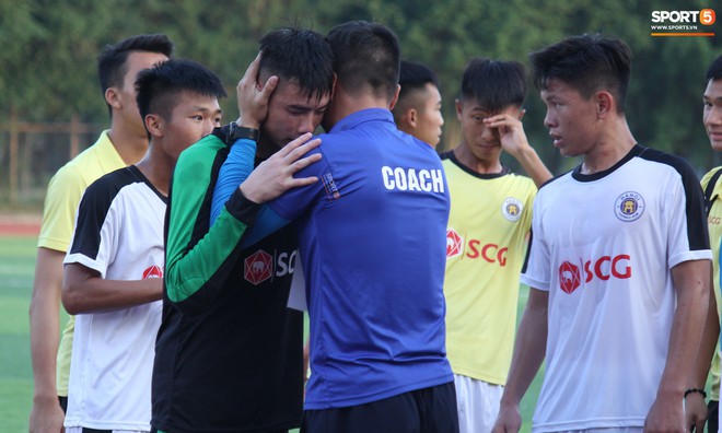 Huyền thoại AFF Cup Dương Hồng Sơn thét ra lửa trên băng ghế huấn luyện viên - Ảnh 9.