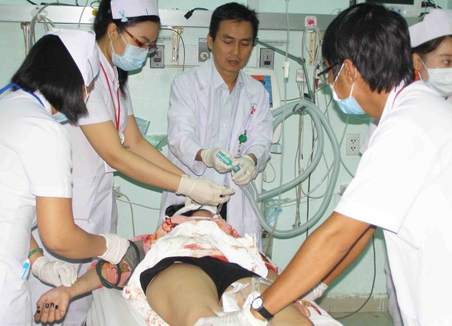 Bị cướp giật t&uacute;i x&aacute;ch, một phụ nữ chết thảm, một bị thương - Ảnh 1.