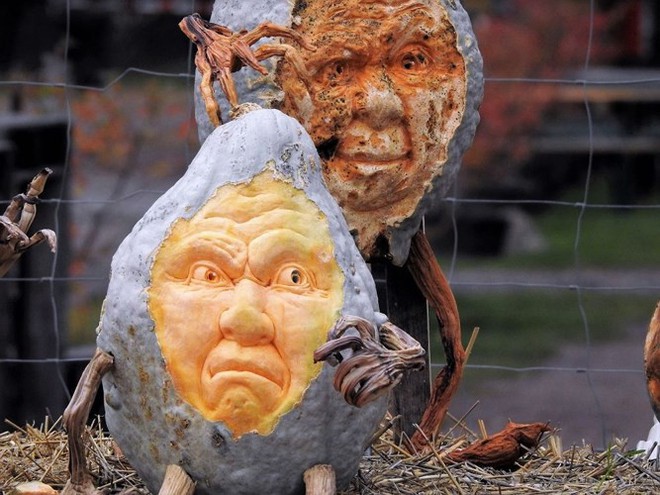 Những ý tưởng chạm khắc bí ngô đẹp độc và dị cho mùa Halloween - Ảnh 1.