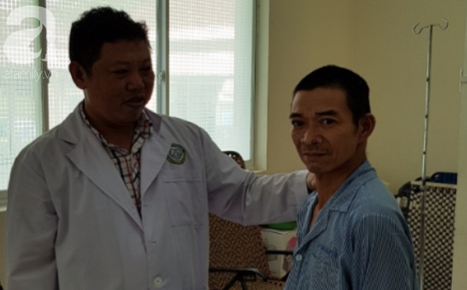 Người đ&agrave;n &ocirc;ng sống s&oacute;t thần kỳ sau 27 ng&agrave;y điều trị v&igrave; bị cưa m&aacute;y cắt ngang bụng kinh ho&agrave;ng - Ảnh 3.