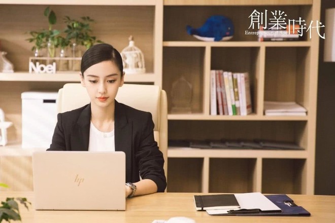 Angela Baby bị ch&ecirc; l&agrave; &ldquo;b&igrave;nh hoa&rdquo; trong phim mới, nhưng style th&igrave; đẹp miễn ch&ecirc; với ối tips m&agrave; n&agrave;ng c&ocirc;ng sở c&oacute; thể học theo - Ảnh 2.