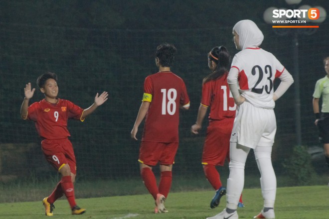 Sau trận thắng huỷ diệt, U19 nữ Việt Nam lại xuất sắc đ&aacute;nh bại U19 Jordan để tiến s&acirc;u ở V&ograve;ng loại ch&acirc;u &Aacute; - Ảnh 5.