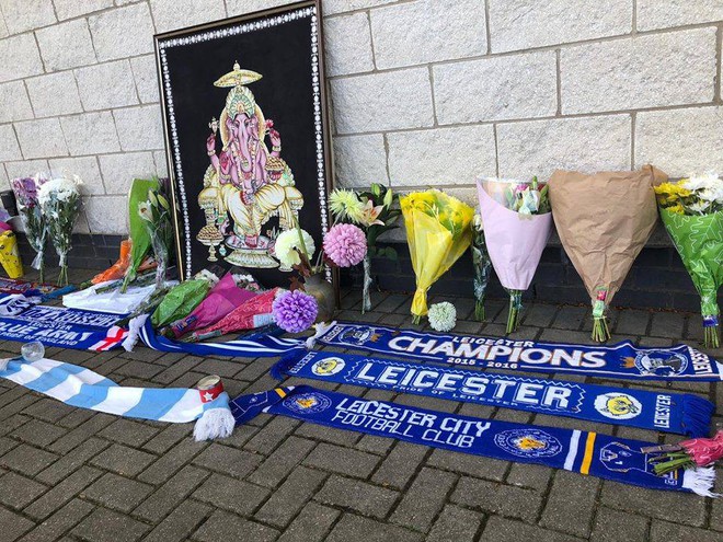 Fan Leicester cầu nguyện cho Chủ tịch Vichai sau thảm kịch rơi máy bay - Ảnh 3.