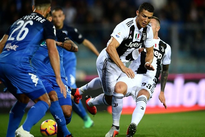 Đẳng cấp siêu sao lên tiếng: Tuyệt phẩm sút xa của Ronaldo giúp Juventus thắng ngược hú vía - Ảnh 8.