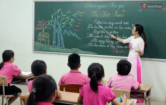 Các cô giáo viết đẹp hơn đánh máy ở Quảng Trị tiếp tục gây sốt với khả năng sáng tạo đồ dùng dạy học không giới hạn - Ảnh 10.