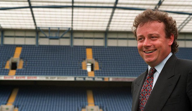 Trực thăng &ocirc;ng chủ Leicester gặp nạn gợi nhớ thảm kịch kinh ho&agrave;ng của l&agrave;ng b&oacute;ng đ&aacute; 22 năm trước - Ảnh 3.