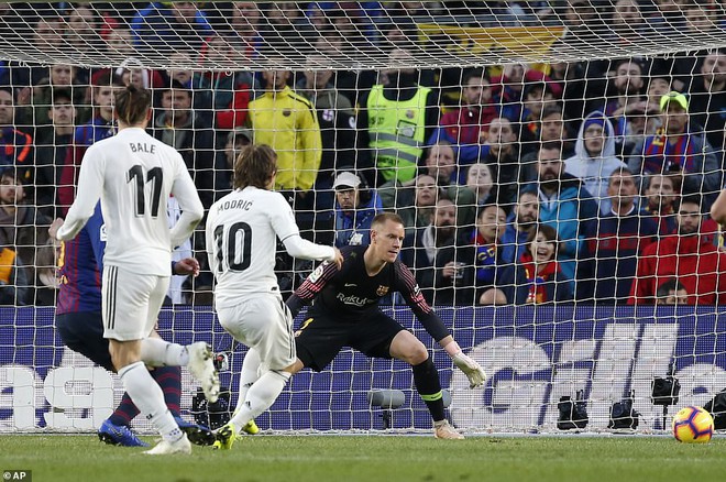 Bạn tri kỷ của Messi ghi 3 b&agrave;n, Real Madrid thảm bại nhục nh&atilde; 1-5 trước Barca ở trận Si&ecirc;u kinh điển - Ảnh 14.